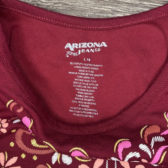 Girls quarter length sleeve shirt in maroon with lace detail size large - Picture 4 of 5